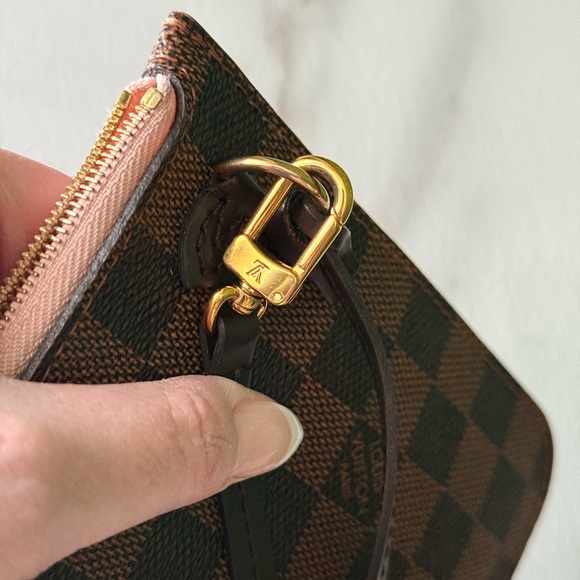 Louis Vuitton Damier Ebene Neverfull Pochette with Pink Rose Ballerine Interior - Picture 3 of 7